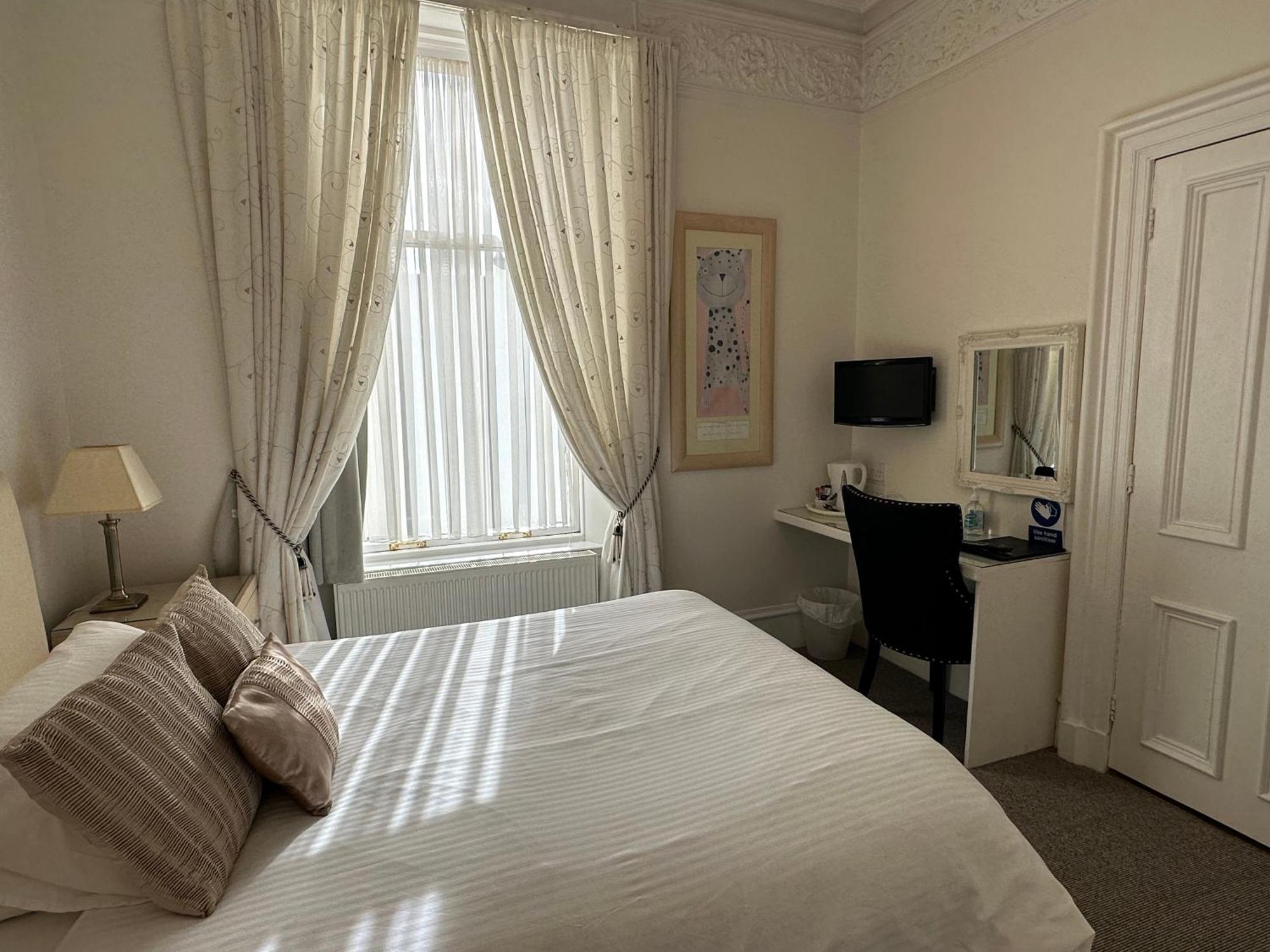 Third House Guest House Абердин Экстерьер фото