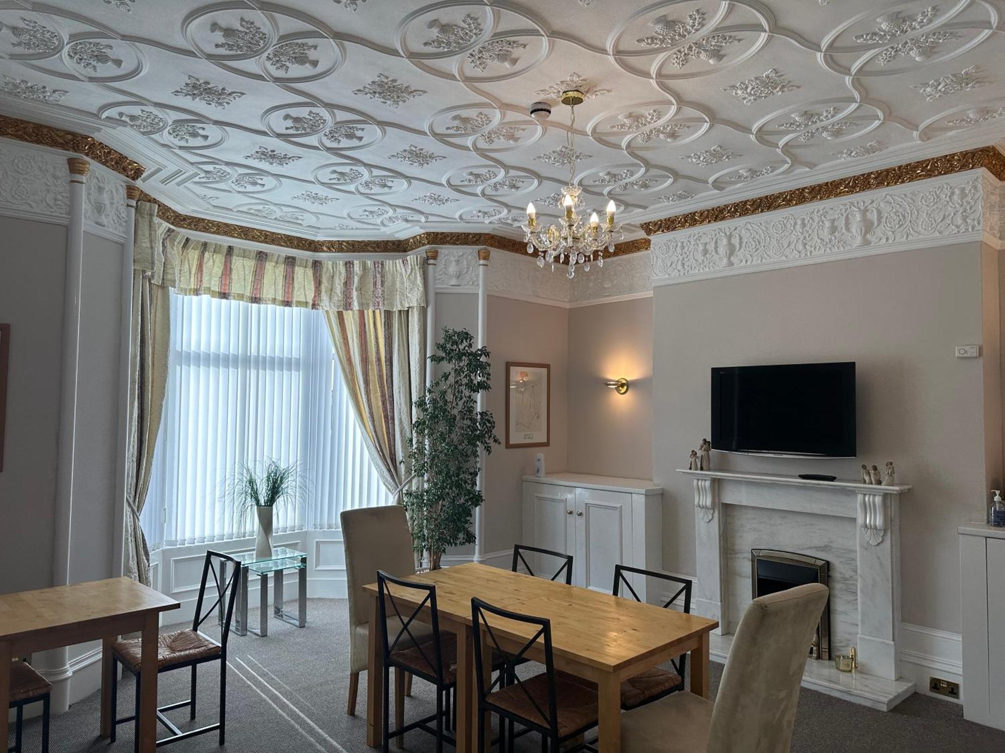 Third House Guest House Абердин Экстерьер фото